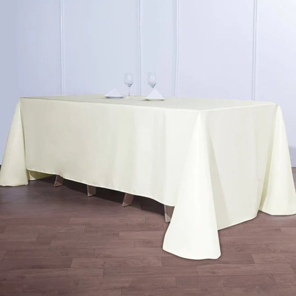 90"x132" Ivory Seamless Polyester Rectangular Tablecloths - Picture 4 of 4